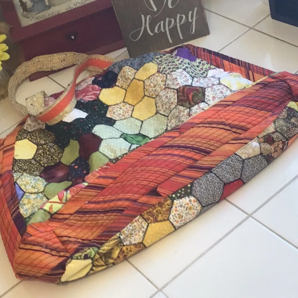 Handmade Honeycomb Quilt Design Tote - Picture 7 of 7